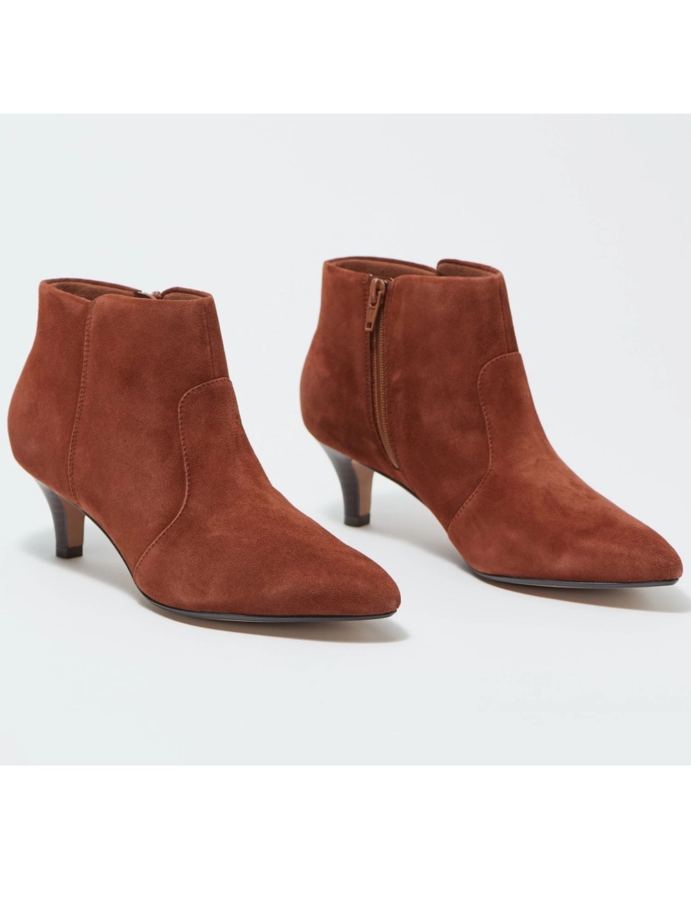 Clarks Collection Women 8M Mahogany Suede Kitten Heel Linvale Judith Booties